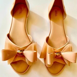 Melissa open toed baby pink shoes with a bow